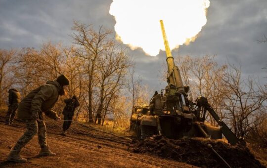 Ukraine war: Kyiv claims major gains as Russia exits Kherson