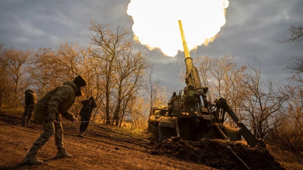 Ukraine war: Kyiv claims major gains as Russia exits Kherson